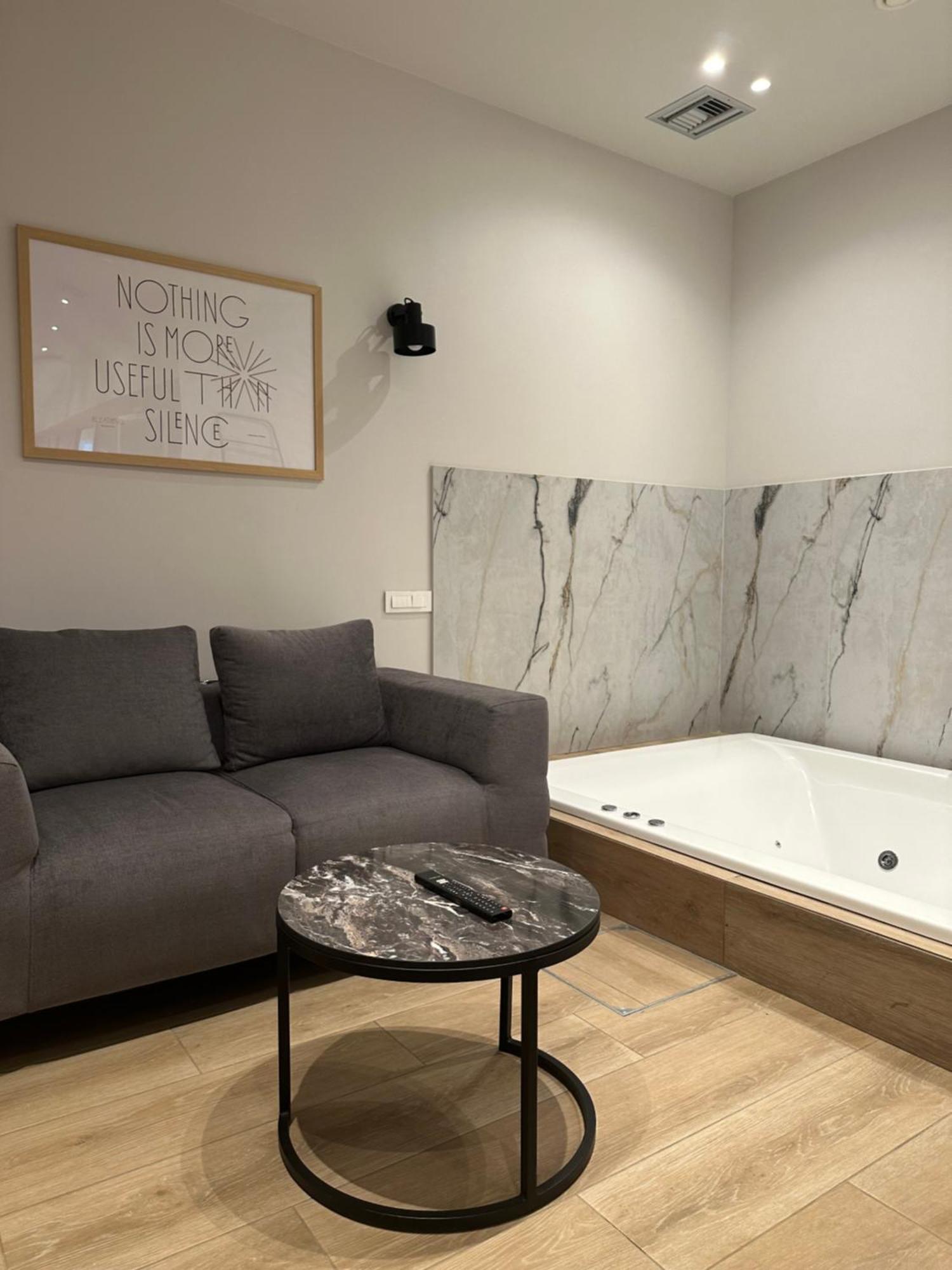 Belle Athenes - Luxury Rooms At Monastiraki Railway Station エクステリア 写真