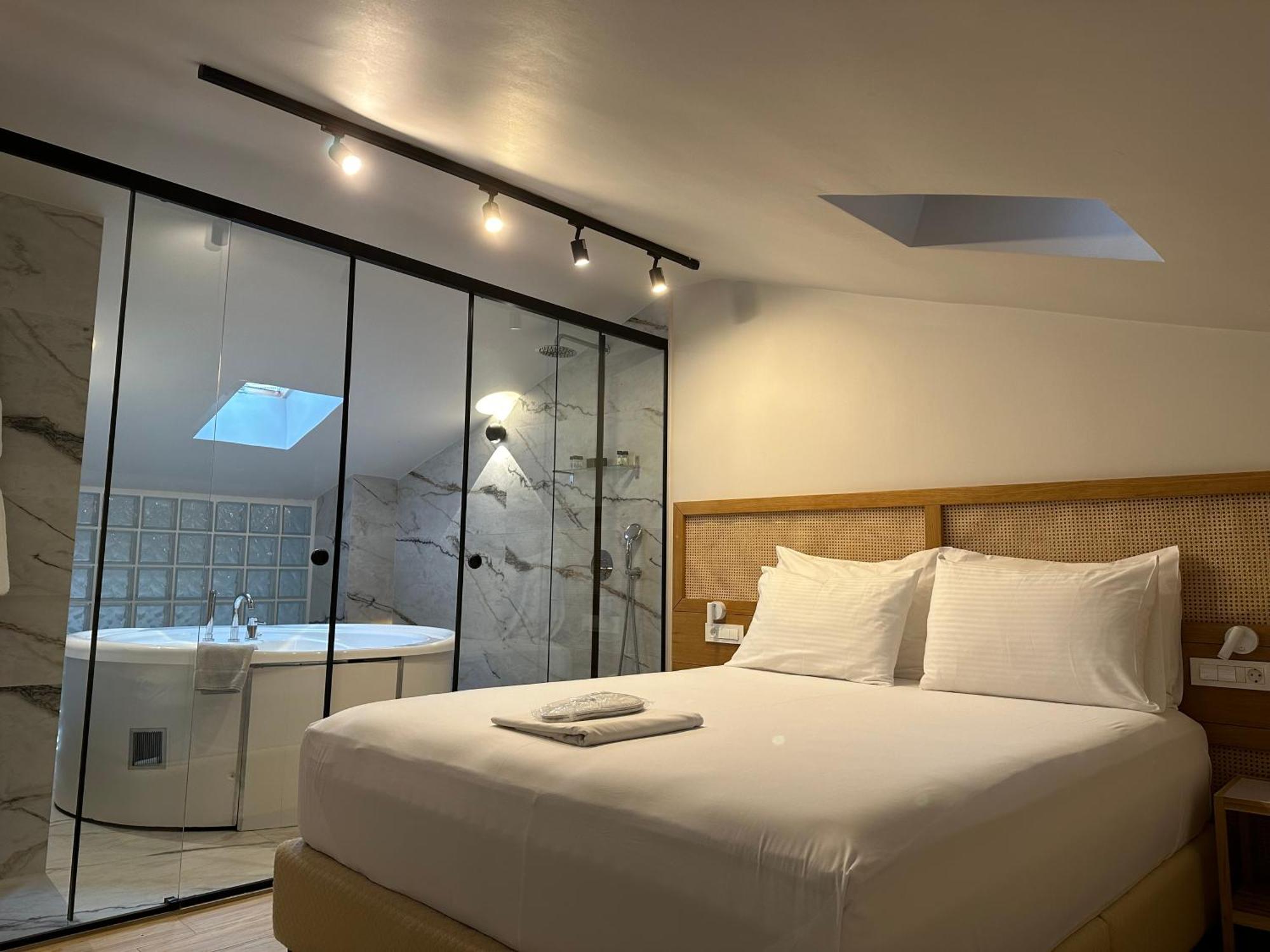 Belle Athenes - Luxury Rooms At Monastiraki Railway Station エクステリア 写真